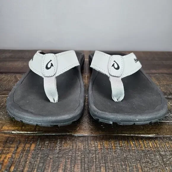 NEW OluKai Ohana Mens Size 7 Slip On Flip Flops Beach Sandals Foam Gray Black